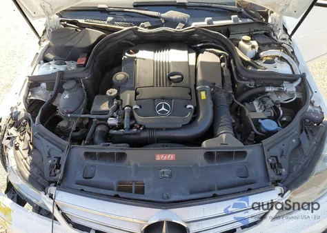 2013 Mercedes-Benz C 250 из США, поврежденный, VIN WDDGF4HB3DA844565